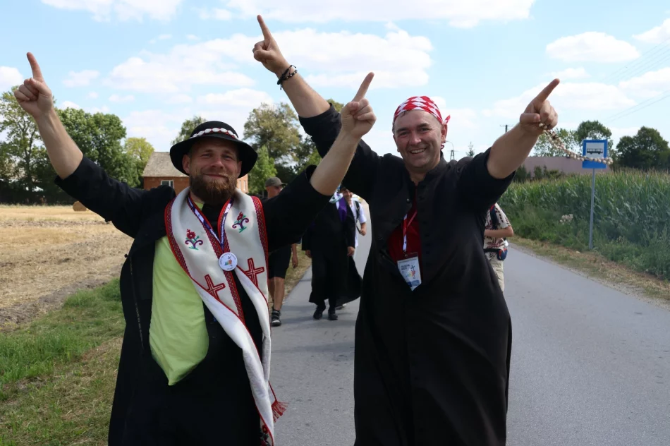 Czwarty dzień Pieszej Pielgrzymki Tarnowskiej: modlitwa za ojczyznę (ZDJĘCIA, WIDEO) - zdjęcie 6