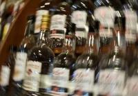Będzie większa podwyżka akcyzy na alkohole. Wzrost opłaty cukrowej - zdjęcie główne