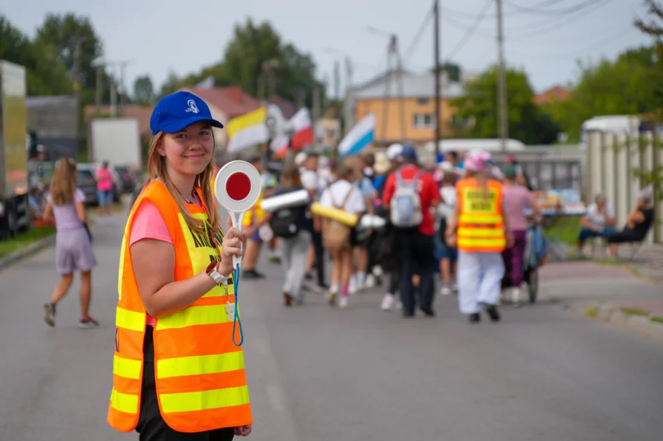 Piąty dzień Pieszej Pielgrzymki Tarnowskiej – modlitwa i procesja - zdjęcie 3