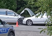 ​Zderzenie czołowe na DK28. Dwie osoby trafiły do szpitala - zdjęcie główne