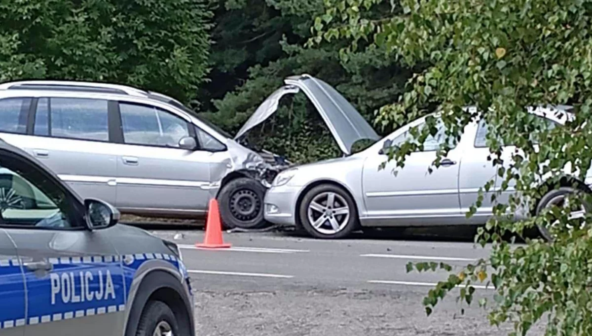 ​Zderzenie czołowe na DK28. Dwie osoby trafiły do szpitala