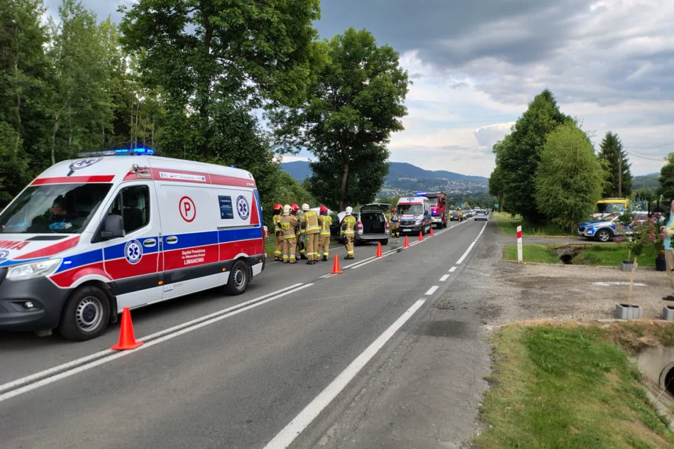 ​Zderzenie czołowe na DK28. Dwie osoby trafiły do szpitala - zdjęcie 3