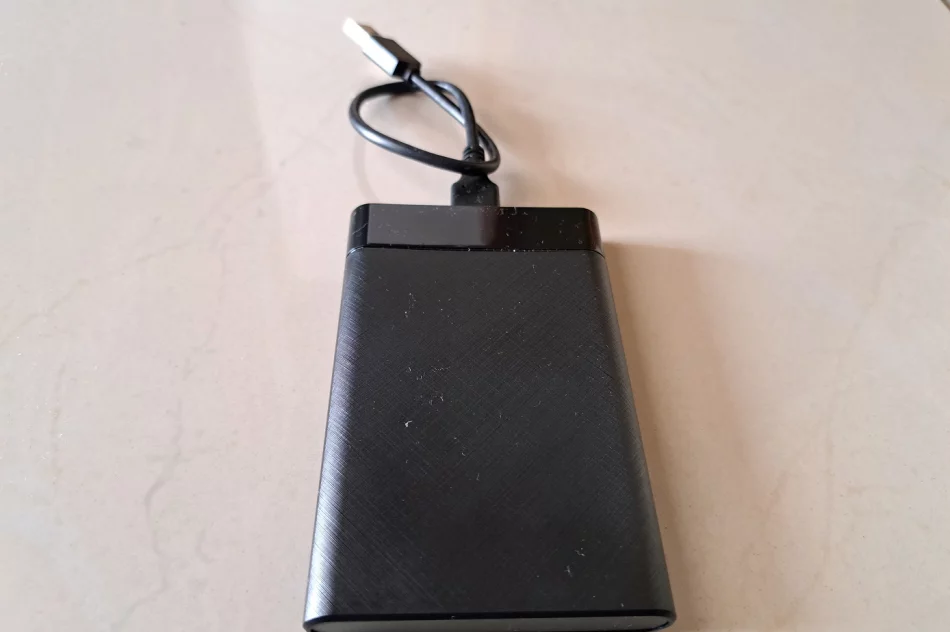 Dysk zewnętrzny przenośny TOSHIBA 750GB HDD USB 3.0 ETUI - stan idealny. - zdjęcie 1