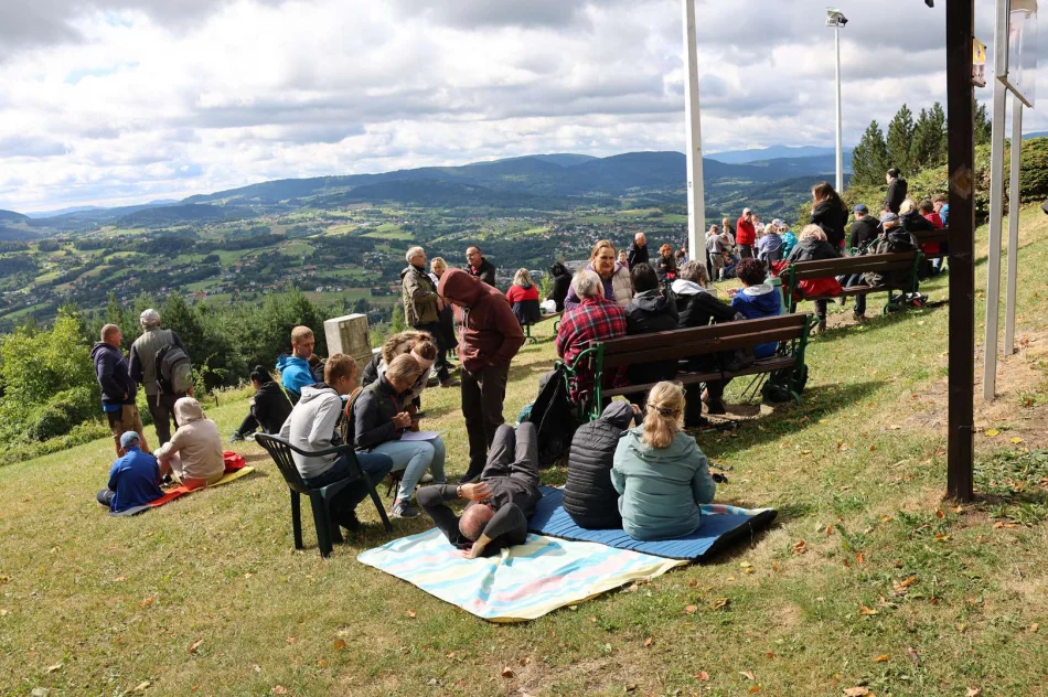 Uczestnicy akcji Odkryj Beskid Wyspowy zdobyli Miejska Górę! - zdjęcie 11