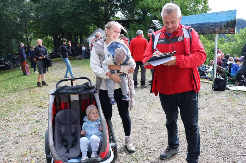 Uczestnicy akcji Odkryj Beskid Wyspowy zdobyli Miejska Górę! - zdjęcie 13