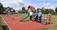 Wyposażenie placu zabaw przy Szkole Podstawowej w Pasierbcu - zdjęcie 3