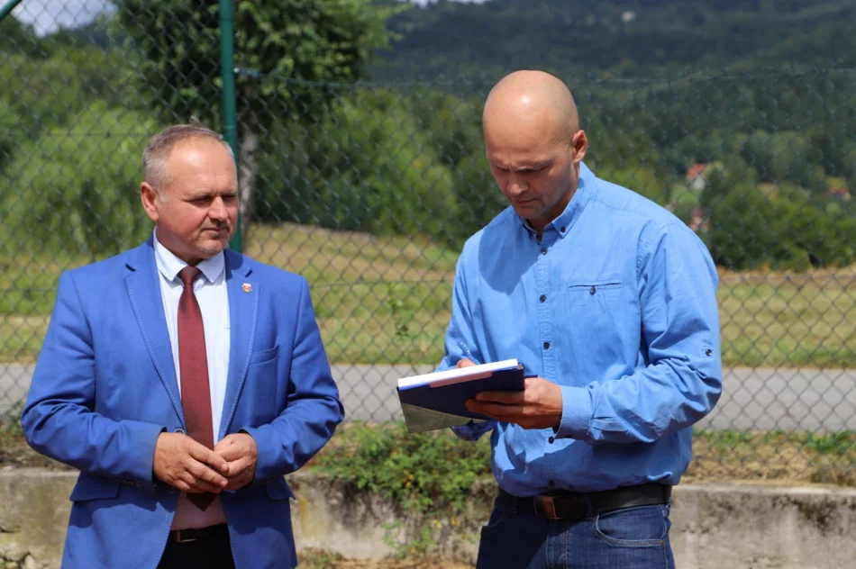 Wyposażenie placu zabaw przy Szkole Podstawowej w Pasierbcu - zdjęcie 15