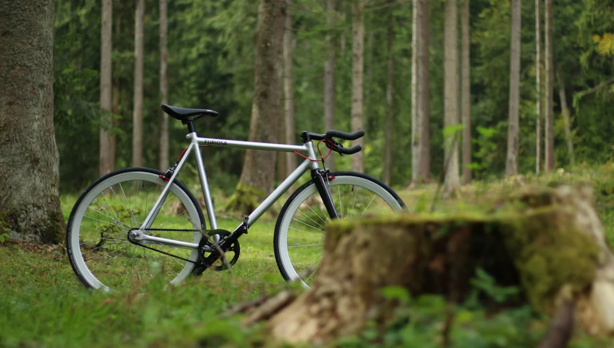 Rower gravel – połączenie szosy i terenu dla aktywnych poszukiwaczy przygód