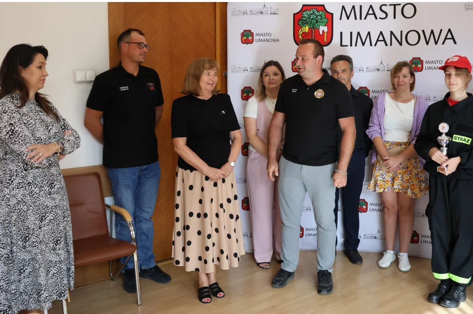 Burmistrz Miasta Limanowa odwiedzili przedstawiciele Młodzieżowych Drużyn Pożarniczych z terenu Miasta Limanowa - zdjęcie 5