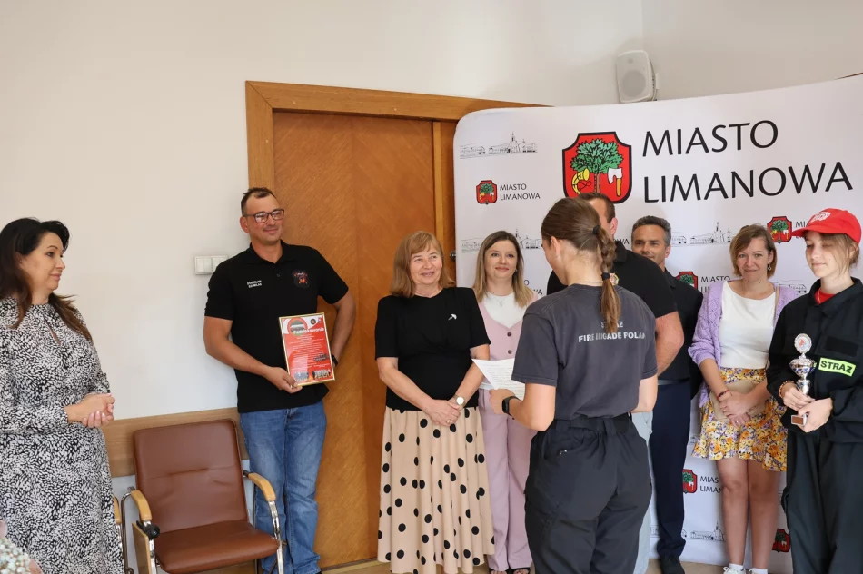 Burmistrz Miasta Limanowa odwiedzili przedstawiciele Młodzieżowych Drużyn Pożarniczych z terenu Miasta Limanowa - zdjęcie 10