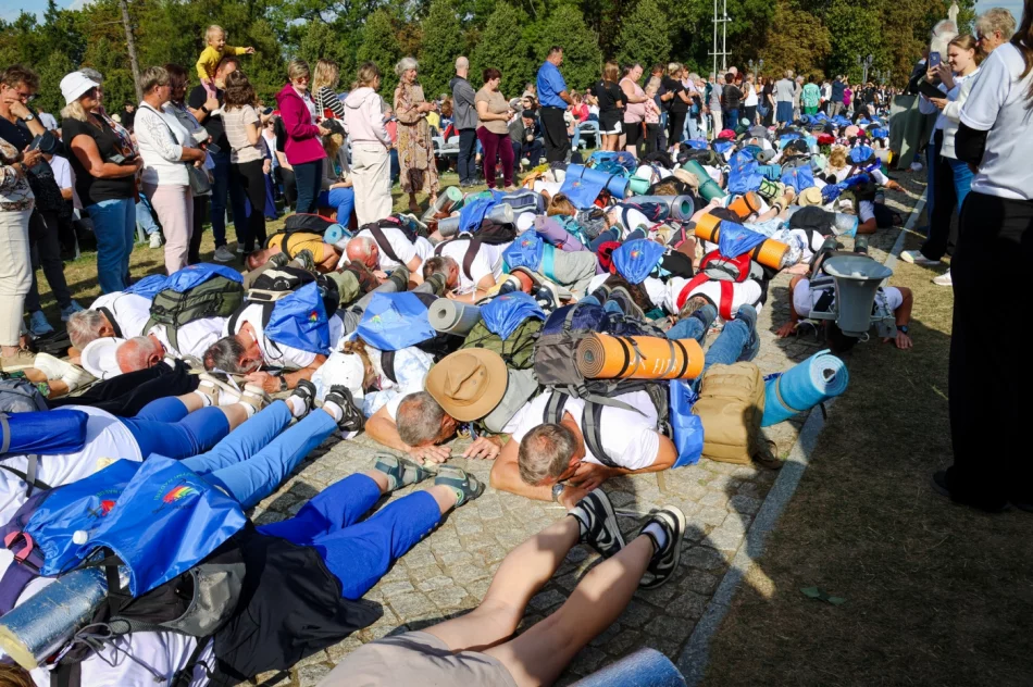 Pielgrzymi zakończyli 43. pielgrzymkę na Jasną Górę (ZDJĘCIA, WIDEO) - zdjęcie 5