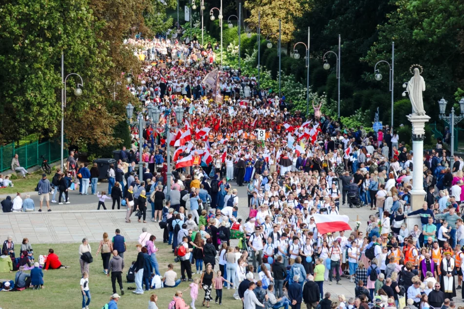 Pielgrzymi zakończyli 43. pielgrzymkę na Jasną Górę (ZDJĘCIA, WIDEO) - zdjęcie 7
