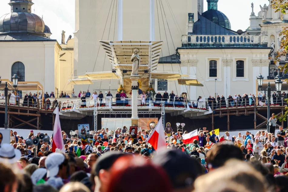 Pielgrzymi zakończyli 43. pielgrzymkę na Jasną Górę (ZDJĘCIA, WIDEO) - zdjęcie 11