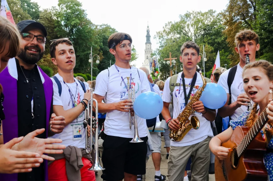 Pielgrzymi zakończyli 43. pielgrzymkę na Jasną Górę (ZDJĘCIA, WIDEO) - zdjęcie 15