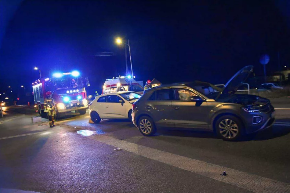 Wypadek: kierowca VW nie ustąpił pierwszeństwa, 24-latka w szpitalu - zdjęcie 6