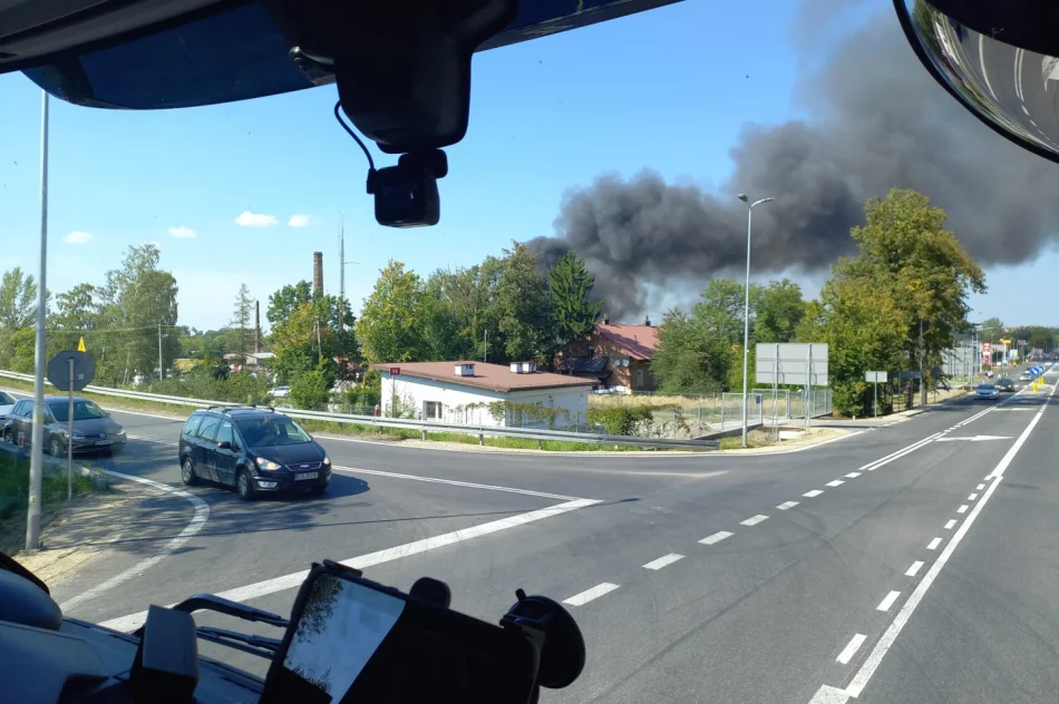 Nasi strażacy pomagali w gaszeniu pożaru hali w Tarnowie - zdjęcie 3