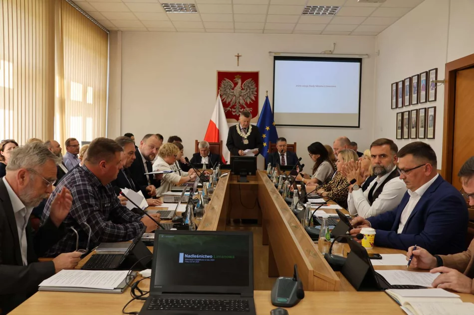  Nowe herby, plany finansowe i inwestycje – co działo się na XVIII Sesji Rady Miasta Limanowa? - zdjęcie 2