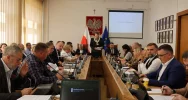  Nowe herby, plany finansowe i inwestycje – co działo się na XVIII Sesji Rady Miasta Limanowa? - zdjęcie 2