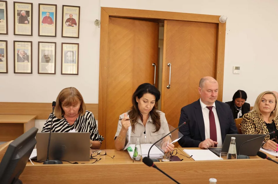  Nowe herby, plany finansowe i inwestycje – co działo się na XVIII Sesji Rady Miasta Limanowa? - zdjęcie 4