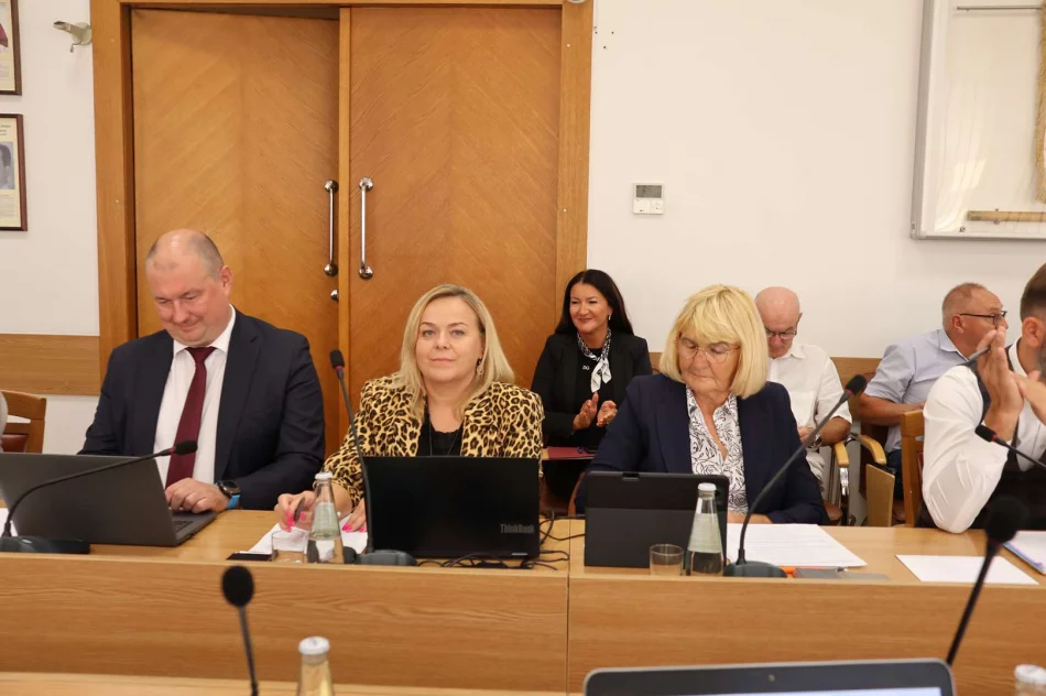  Nowe herby, plany finansowe i inwestycje – co działo się na XVIII Sesji Rady Miasta Limanowa? - zdjęcie 6