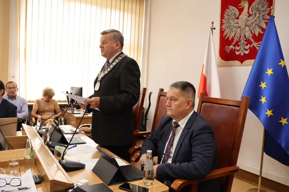  Nowe herby, plany finansowe i inwestycje – co działo się na XVIII Sesji Rady Miasta Limanowa? - zdjęcie 9