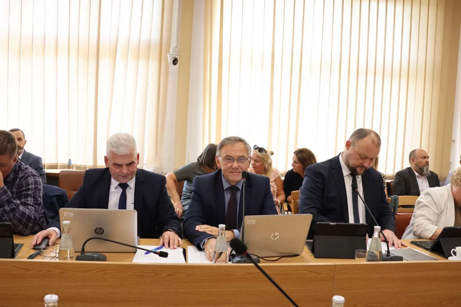  Nowe herby, plany finansowe i inwestycje – co działo się na XVIII Sesji Rady Miasta Limanowa? - zdjęcie 16