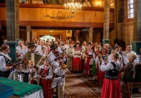 Eucharystia w regionalnej oprawie w zabytkowym kościele - zdjęcie główne