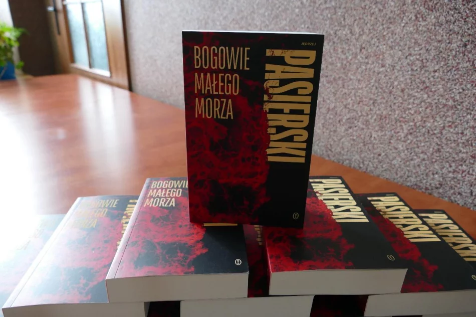 ​Jędrzej Pasierski gościł w bibliotece - zdjęcie 2