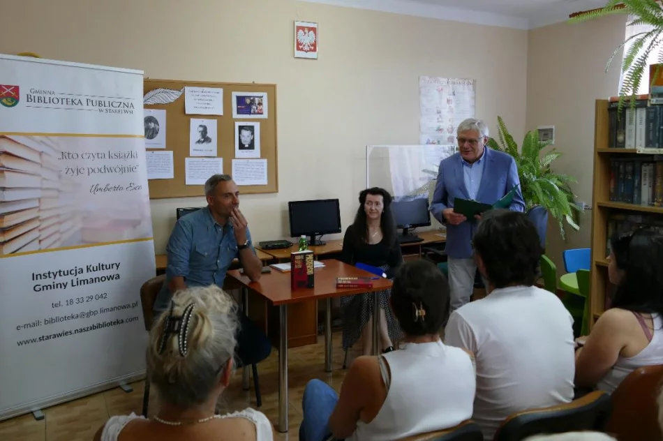​Jędrzej Pasierski gościł w bibliotece - zdjęcie 4