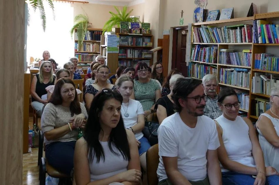 ​Jędrzej Pasierski gościł w bibliotece - zdjęcie 5