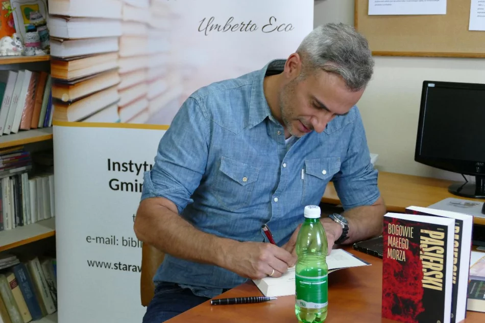 ​Jędrzej Pasierski gościł w bibliotece - zdjęcie 7