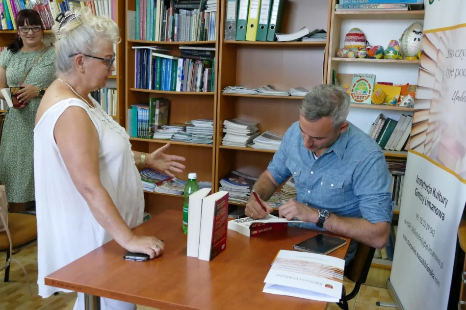 ​Jędrzej Pasierski gościł w bibliotece - zdjęcie 8