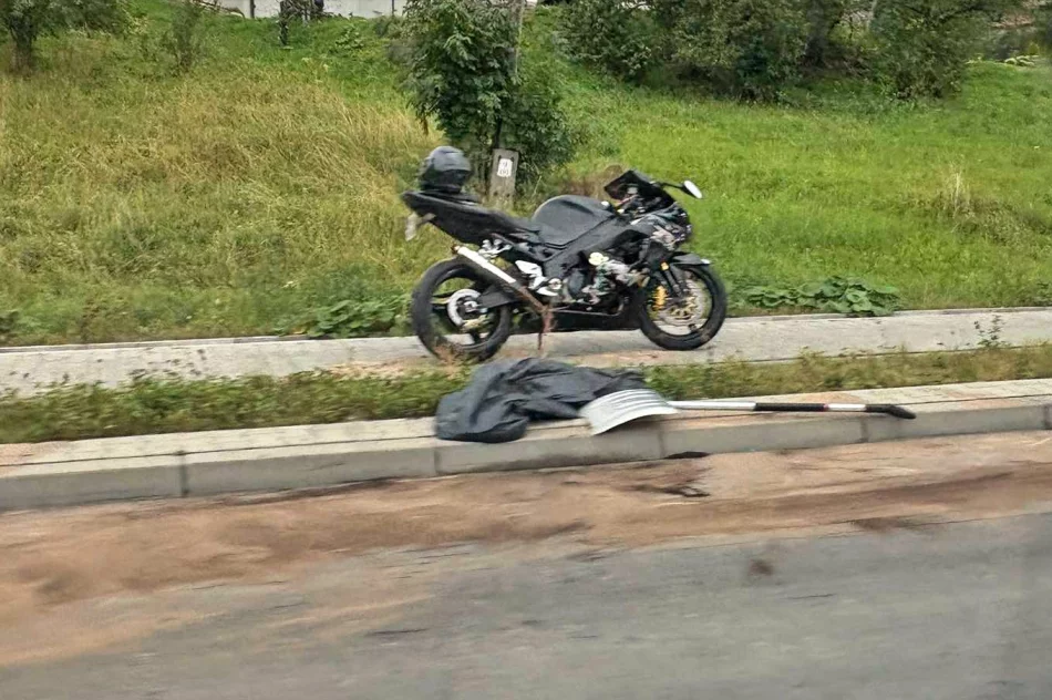 Motocyklista wywrócił się na krajowej "28" - zdjęcie 2