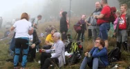 Turyści i “odkrywcy” spotkali się na mglistej Mogielicy (ZDJĘCIA) - zdjęcie 2