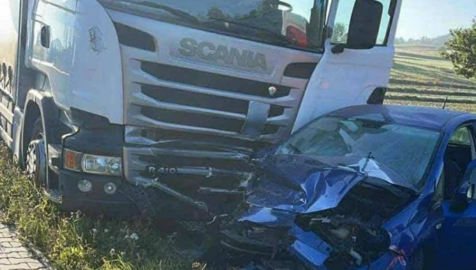 6-letnie dziecko w szpitalu - osobówka zderzyła się z pojazdem ciężarowym - zdjęcie 1