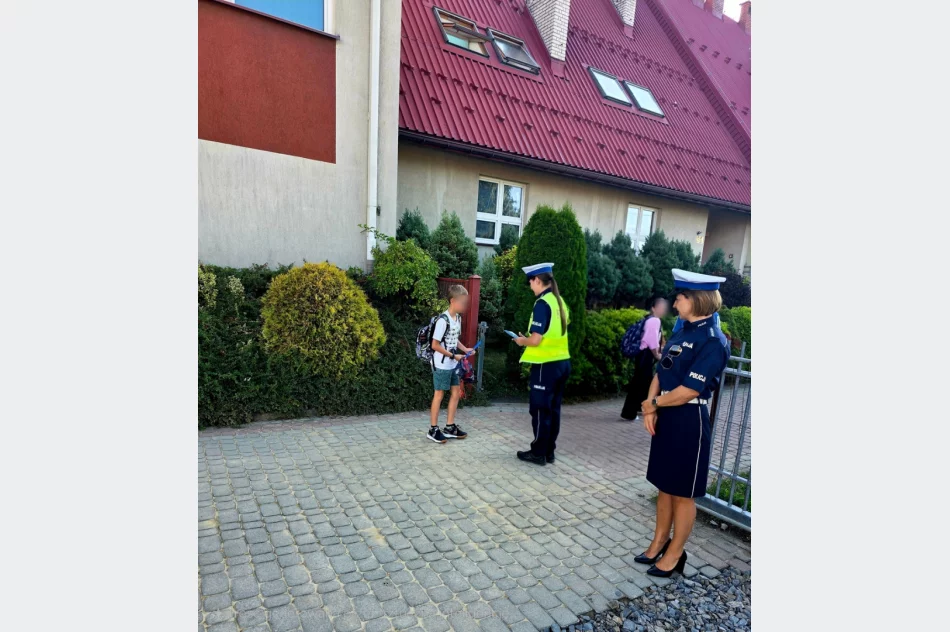 Mundurowi przy szkołah - zdjęcie 2