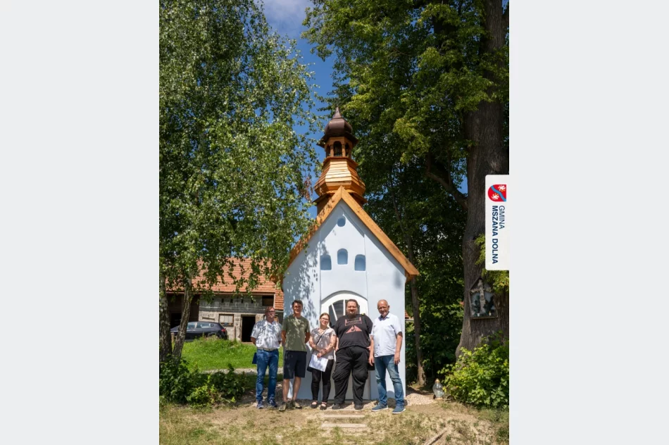 Odnowiona kapliczka z XIX wieku - zdjęcie 8