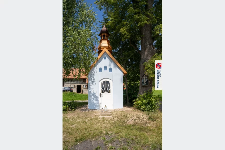 Odnowiona kapliczka z XIX wieku - zdjęcie 9