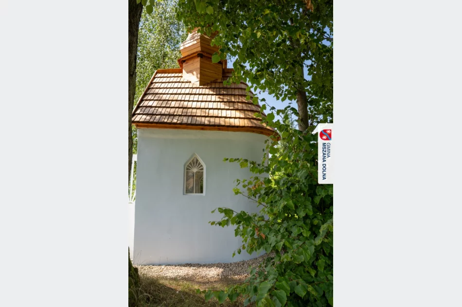 Odnowiona kapliczka z XIX wieku - zdjęcie 11