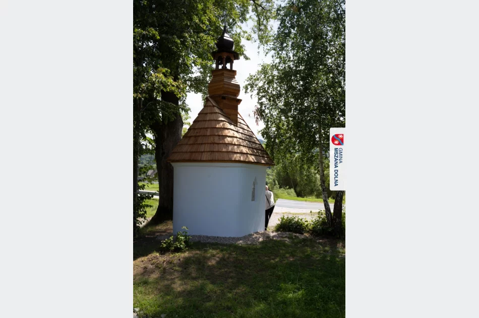 Odnowiona kapliczka z XIX wieku - zdjęcie 12
