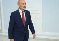 Antoni Macierewicz usłyszał zarzut ujawnienia informacji niejawnych - zdjęcie główne