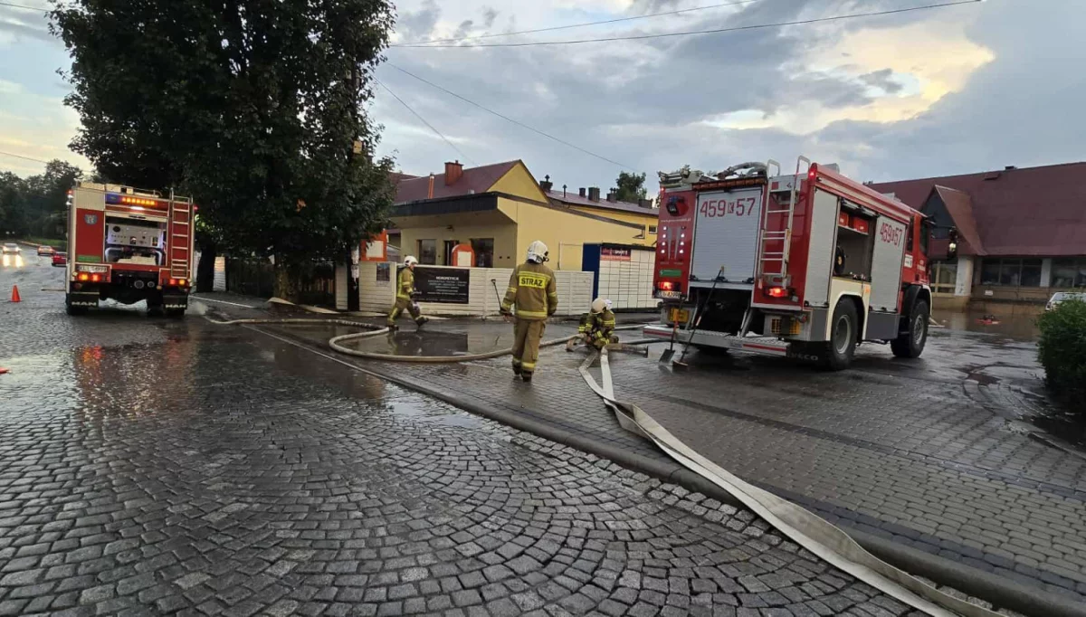 Straż Pożarna o przejściu frontu atmosferycznego: w całym kraju 421 interwencji strażaków