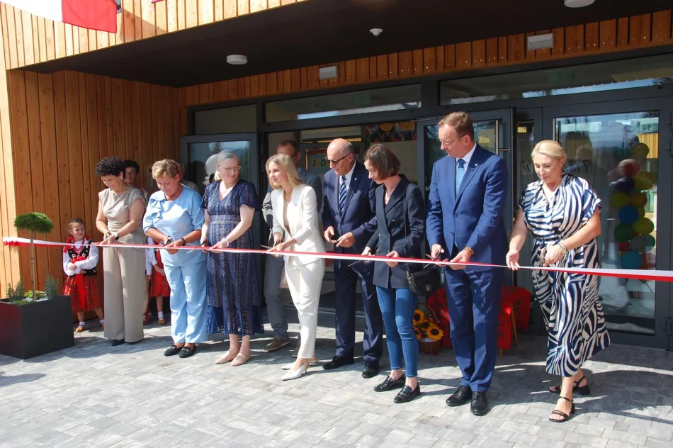 Nowy budynek przedszkola i żłobka otwarty (ZDJĘCIA) - zdjęcie 2
