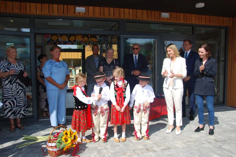 Nowy budynek przedszkola i żłobka otwarty (ZDJĘCIA) - zdjęcie 8