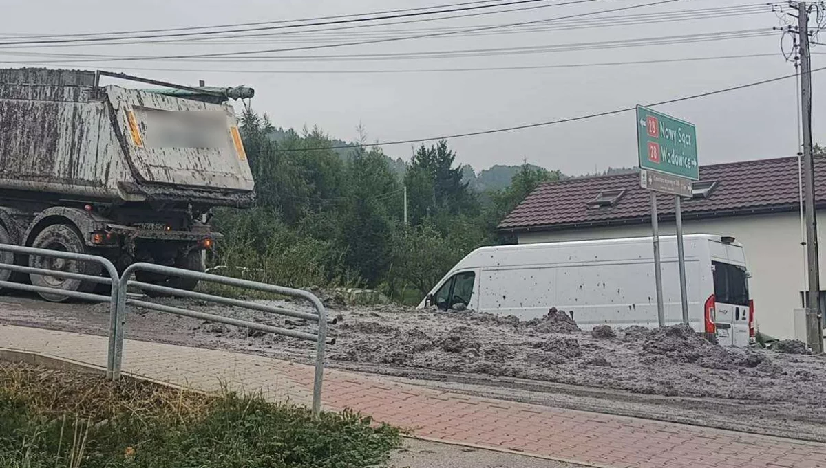 Tony urobku z tunelu na drodze - dwa razy jednego dnia... z tej samej ciężarówki