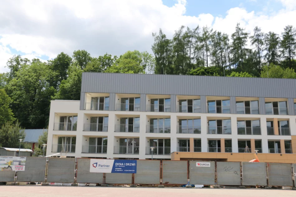 Modernizacja dawnego hotelu (ZDJĘCIA) - zdjęcie 3