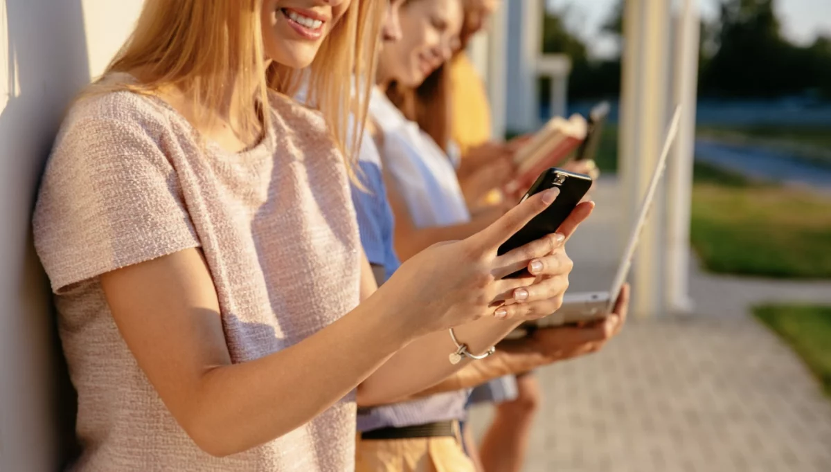 Ukryte zagrożenia związane z codziennym korzystaniem z Internetu