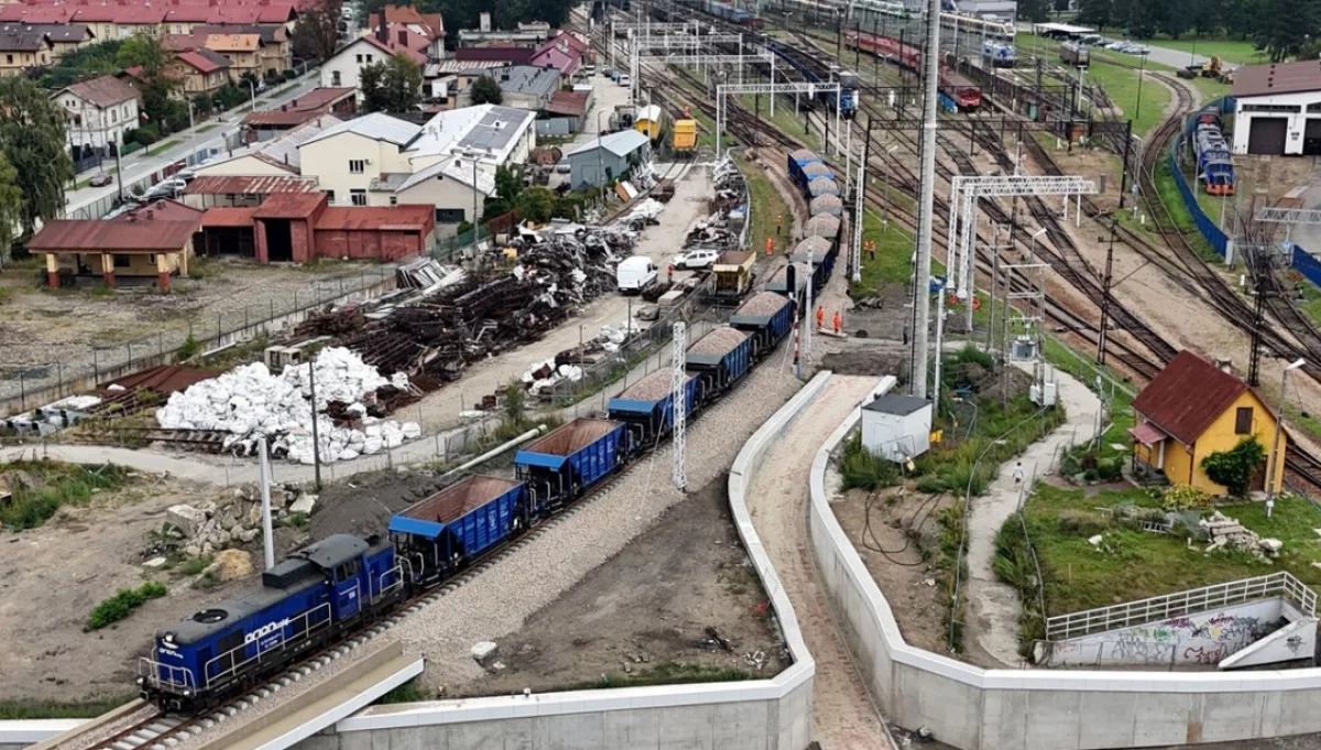 Pierwszy pociąg na modernizowanej linii 104 w Nowym Sączu