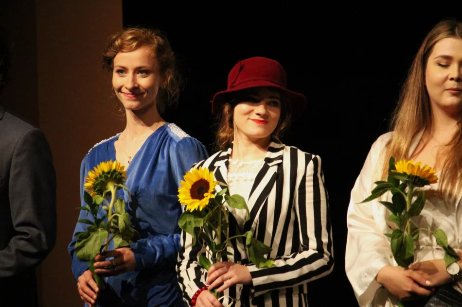 Premiera „Czarującego łajdaka” i jubileusz teatru (ZDJĘCIA) - zdjęcie 8