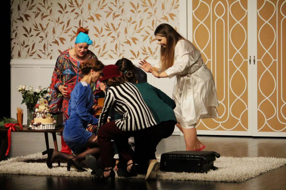 Premiera „Czarującego łajdaka” i jubileusz teatru (ZDJĘCIA) - zdjęcie 18